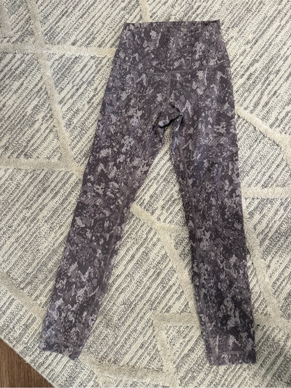 Lululemon Snakeskin Print Leggings Size 4